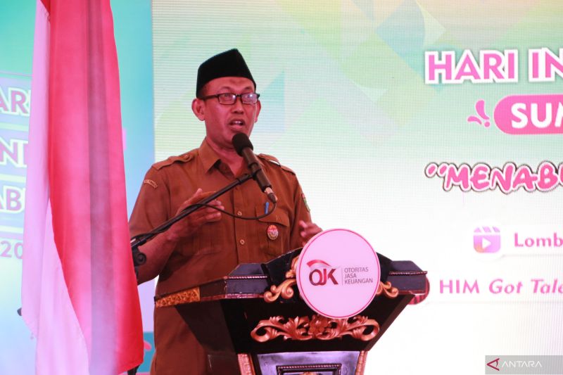 Sekretaris Dinas Pendidikan Provinsi Sumbar Suryanto memberikan paparan di Padang, Selasa (27/8/2024). Antara/Fandi Yogari.