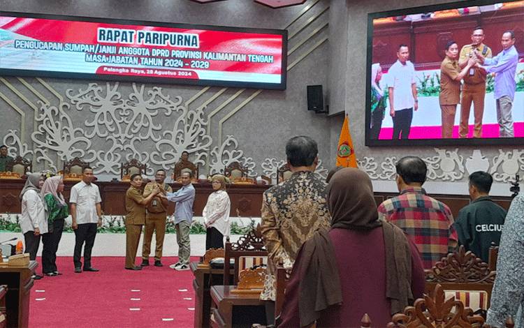 Gladi bersih serah terima jabatan pimpinan sementara DPRD Provinsi Kalteng (Foto:MARINI)