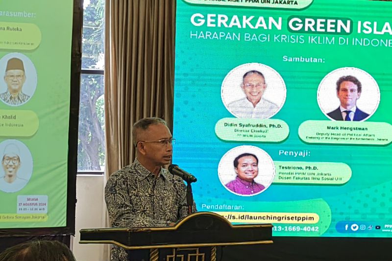 Direktur Eksekutif PPIM UIN Jakarta Didin Syafruddin dalam peluncuran riset gerakan Green Islam di Jakarta, Selasa (27/8/2024). (ANTARA/Asep Firmansyah)