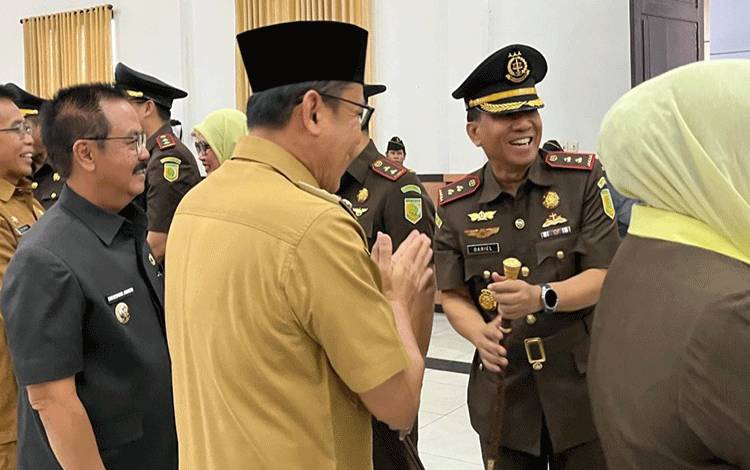 Pj Bupati Indra Gunawan Hadiri Sertijab Kajari Barito Timur
