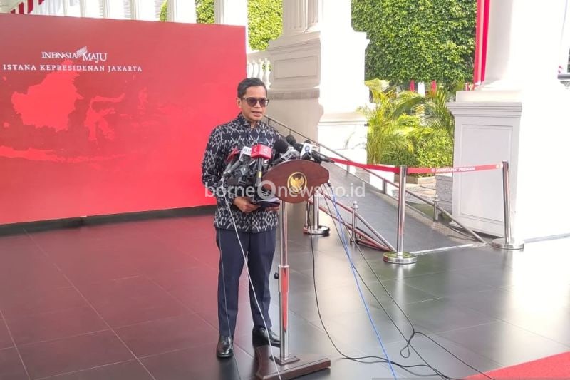Deputy Minister of Foreign Affairs Pahala N. Mansury in a press conference after attending a meeting with President Joko Widodo at the Merdeka Palace, Jakarta, on Tuesday, August 27, 2024. (ANTARA/Andi Firdaus/rst)
