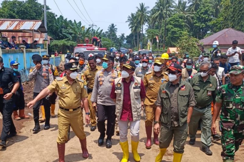 Menko PMK Tinjau Banjir di Ternate, 18 Korban Jiwa Ditemukan