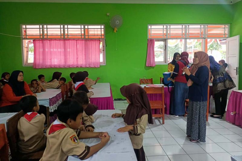 Kegiatan Bulan Imunisasi Anak Sekolah (BIAS) Tahap I Tahun 2024 yang dilaksanakan Dinas Kesehatan Kabupaten Purbalingga, Jawa Tengah, di salah satu sekolah. (ANTARA/HO-Dinkes Purbalingga).