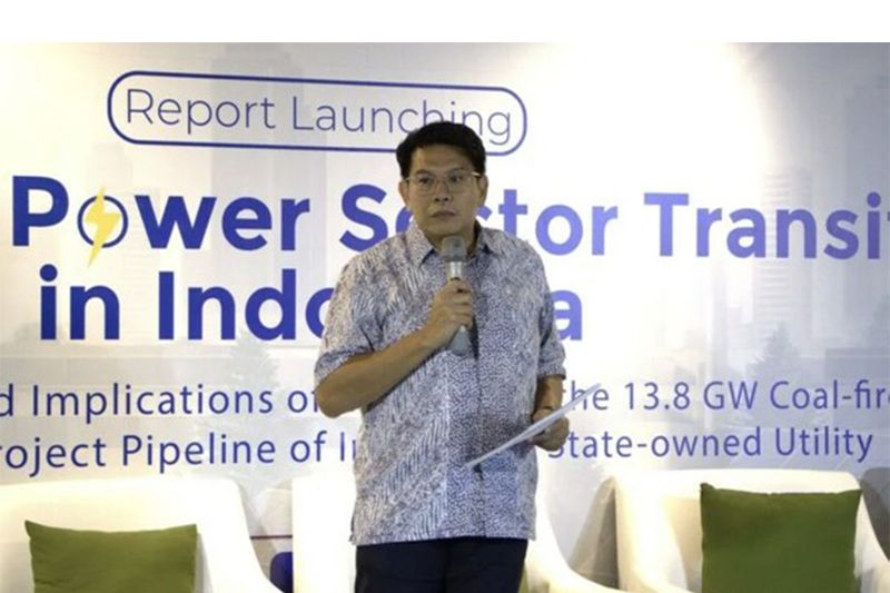 Direktur Eksekutif IESR Fabby Tumiwa saat peluncuran laporan "Delivering Power Sector Transition in Indonesia