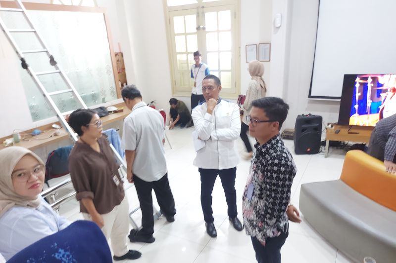 Hasan Nasbi Tinjau Fasilitas Wartawan di Istana Jakarta