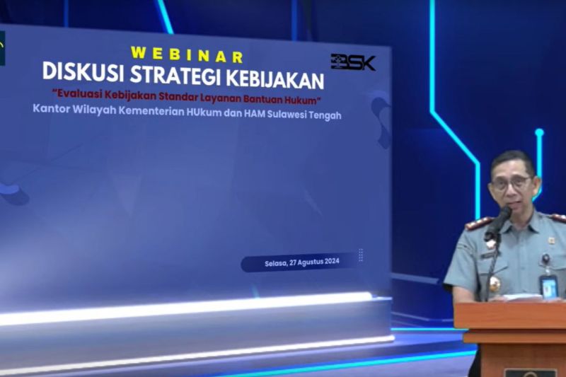 Kanwil Kemenkumham Sulteng Hermansyah Siregar menyampaikan terkait bantuan layanan hukum bagi warga miskin pada kegiatan webinar diskusi strategi kebijakan di Palu, Selasa (27/8/2024). ANTARA/HO-Kanwil Kemenkumham Sulteng
