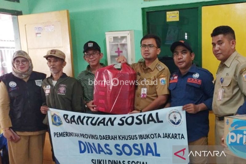 Bantuan Sosial Disalurkan untuk Korban Kebakaran di Kebon Kosong