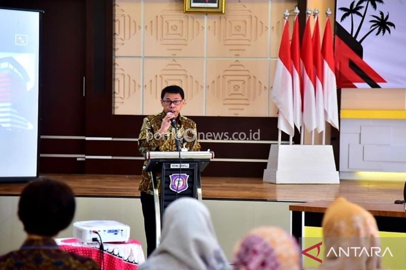 Ketua KPK RI Nawawi Pomolango saat memberikan sambutan pada kegiatan rapat koordinasi KPK diseminasi pencegahan tindak pidana korupsi di dunia usaha Provinsi Gorontalo yang berlangsung di aula rumah jabatan Gubernur, pada Selasa (27/08/2024). (ANTARA/HO-Diskominfotik Provinsi Gorontalo)