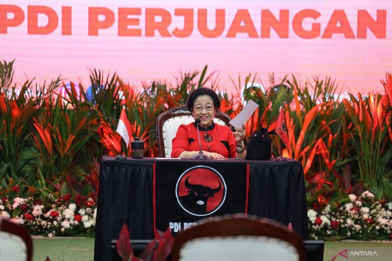 Ketua Umum PDIP Megawati Soekarnoputri dalam pidatonya saat pengumuman calon kepala daerah gelombang ketiga di Kantor DPP PDIP, Jakarta, Senin (26/8/2024). (ANTARA/HO-PDIP.)