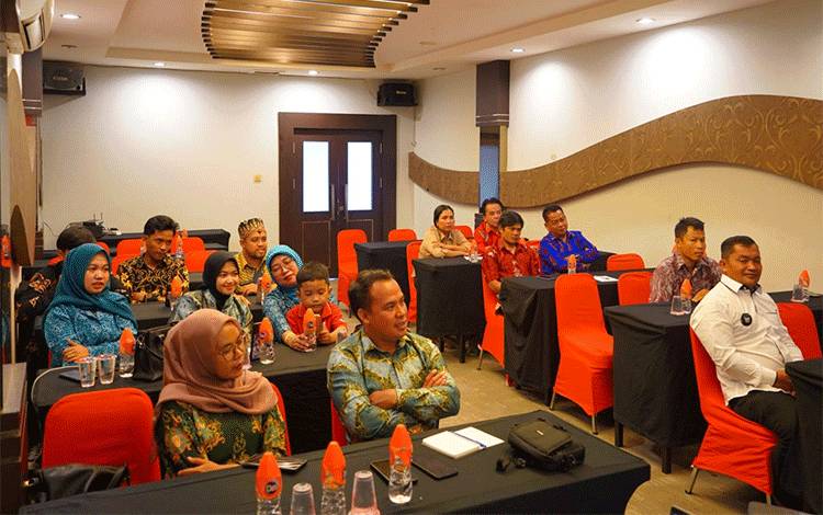 Peserta pelatihan peningkatan kapasitas aparatur Pemerintah Desa dan Pengurus Kelembagaan Desa di Palangka Raya, baru baru ini. (FOTO: KESBANGPOL KALTENG)