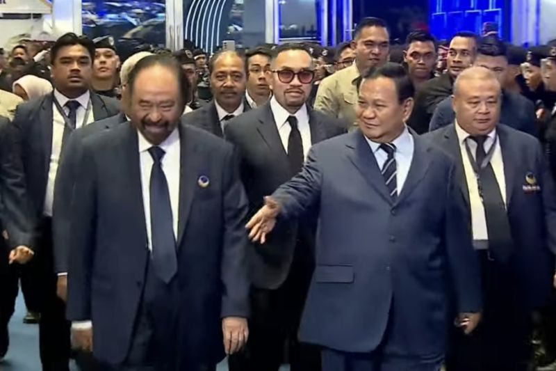 Presiden Terpilih Prabowo Subianto bersama Ketua Umum Partai Nasdem di Kongres III Partai NasDem, Jakarta, Selasa (27/8/2024). ANTARA/HO-Nasdem