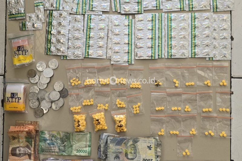 Polisi Tangerang Ungkap Jaringan Peredaran Obat Terlarang di Toko Kosmetik