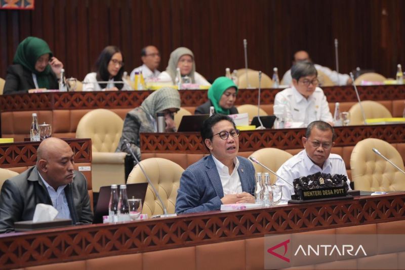 Mendes PDTT Abdul Halim Iskandar dalam Rapat Kerja antara Kemendes PDTT dengan Komisi V DPR RI di Kompleks Parlemen, Jakarta, Selasa (27/8/2024). ANTARA/HO-Humas Kemendes PDTT