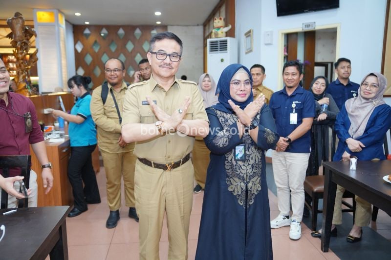 Sekprov Sulsel Jufri Rahman saat bertemu Kepala Kantor BPJSTK Wilayah Sulawesi dan Maluku, Mintje Wattu di Makassar, Selasa (27/08/2024). (ANTARA/HO-Humas Pemprov Sulsel)