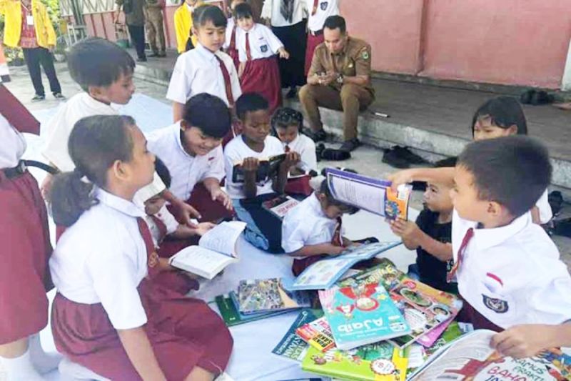 Pemkab Kapuas Salurkan 11 Ribu Buku untuk Perpustakaan Desa
