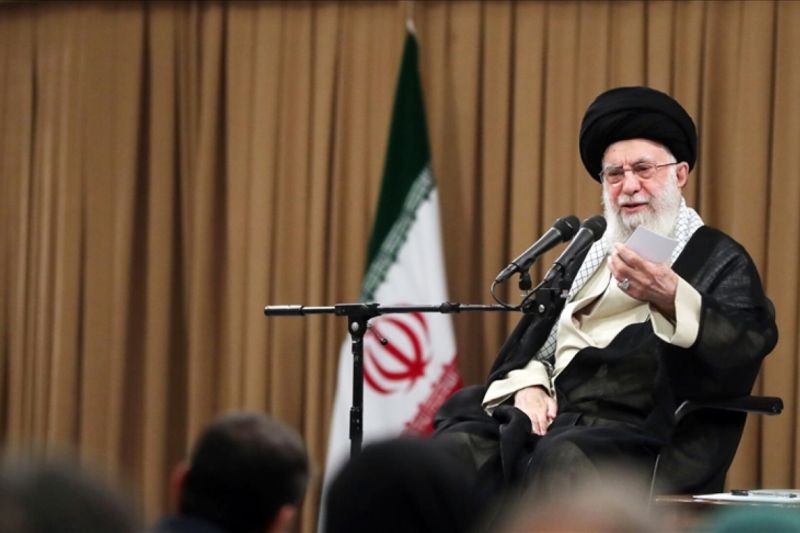 Pemimpin Tertinggi Iran Khamenei Bersumpah Membalas Israel