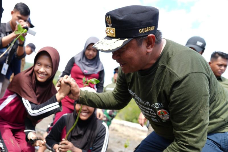 Pemprov Sulbar Gencarkan Penanaman Mangrove untuk Mitigasi Bencana