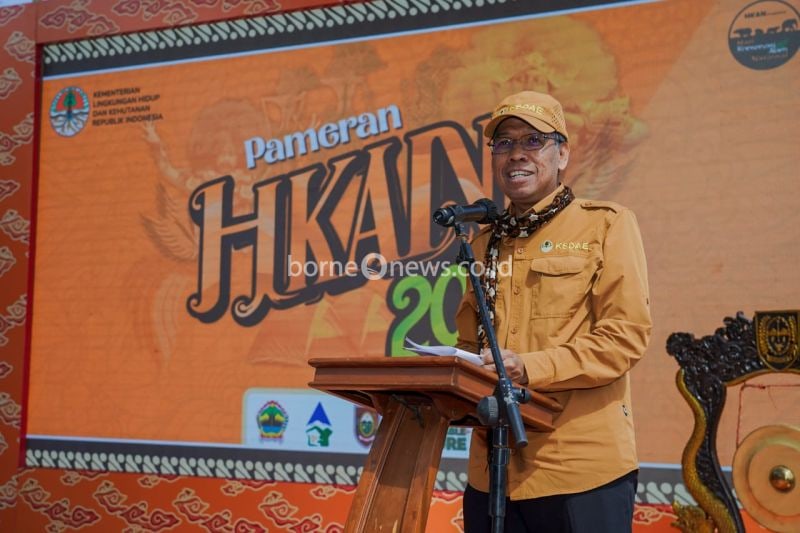 Dirjen KSDAE KLHK Satyawan Pudyatmoko saat membuka Pameran Konservasi bagian rangkaian Puncak Peringatan HKAN 2024 di Boyolali, Jawa Tengah, Selasa (27/8/2024). (ANTARA/HO-KLHK)