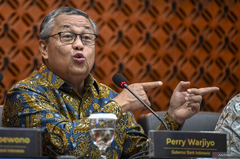Gubernur Bank Indonesia (BI) Perry Warjiyo memberikan pemaparan kepada media terkait hasil Rapat Dewan Gubernur (RDG) BI di Jakarta, Selasa (21/8/2024). ANTAR FOTO/MUHAMMAD RAMDAN