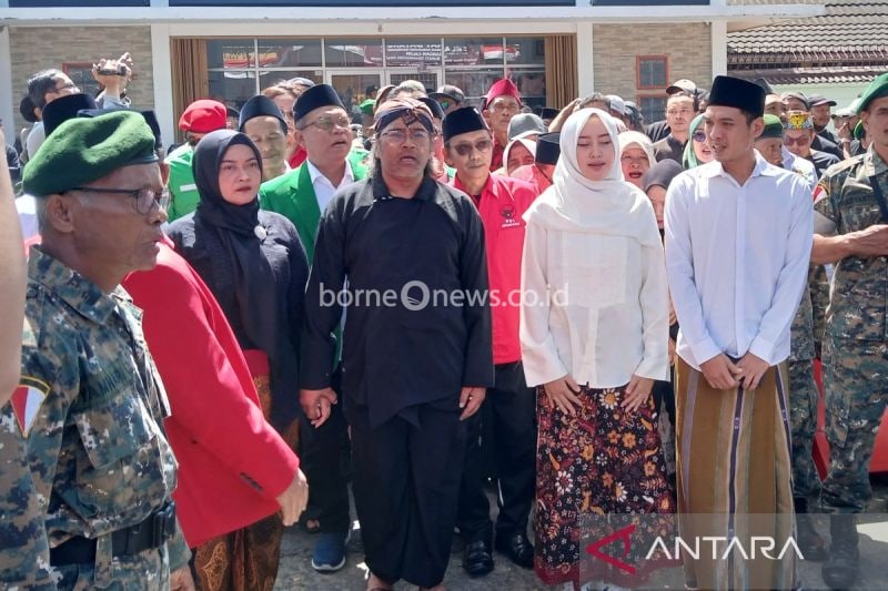 Pasangan Agus-Nadia Daftar Pilbup Temanggung Dihadiri Ribuan Pendukung