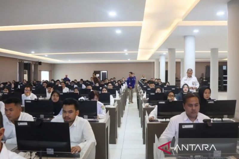 Kegiatan simulasi Computer Assisted Test (CAT) ASN bagi pegawai non-ASN lingkungan Pemprov Kaltim. (ANTARA/HO-BKD Kaltim)