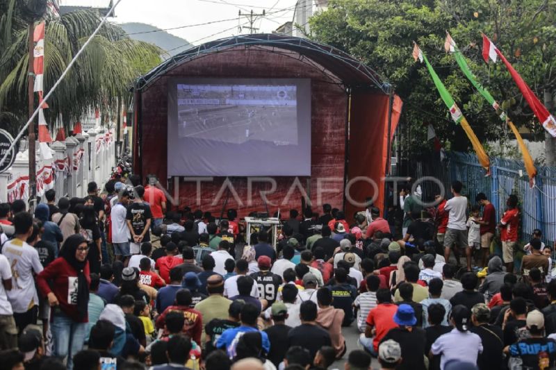 Ilustrasi - Nonton bareng (ANTARA FOTO/Andri Saputra)