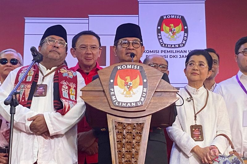 Pasangan bakal calon Gubernur dan Wakil Gubernur DKI Jakarta Pramono Anung dan Rano Karno dalam konferensi pers pendaftaran Pilkada DKI, Jakarta, Rabu (28/8/2024) ANTARA/Luthfia Miranda Putri