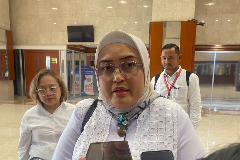 Dirjen PHI dan Jamsos Kemnaker Indah Anggoro Putri ketika ditemui wartawan usai rapat kerja tertutup dengan Komisi IX DPR RI di Jakarta, Rabu (28/8/2024) (ANTARA/Prisca Triferna)