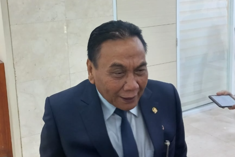 Arsip foto - Ketua Komisi III DPR sekaligus Ketua DPD PDIP Jawa Tengah Bambang Wuryanto alias Bambang Pacul di Kompleks Parlemen, Senayan, Jakarta, Senin (25/9/2023). (ANTARA/Melalusa Susthira K.)