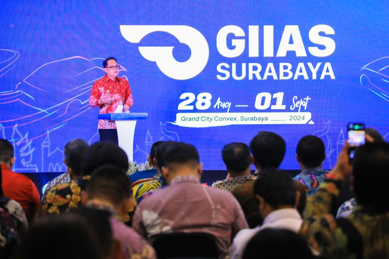 Pj Gubernur Jatim Adhy Karyono saat pembukaan Gaikindo Indonesia Internasional Auto Show (GIIAS) di Kota Surabaya. ANTARA/HO-Humas Pemprov Jatim