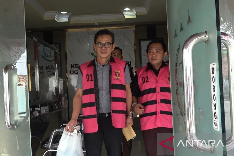 Kejari OKU Serahkan Berkas Korupsi BPBD ke JPU untuk Disidangkan