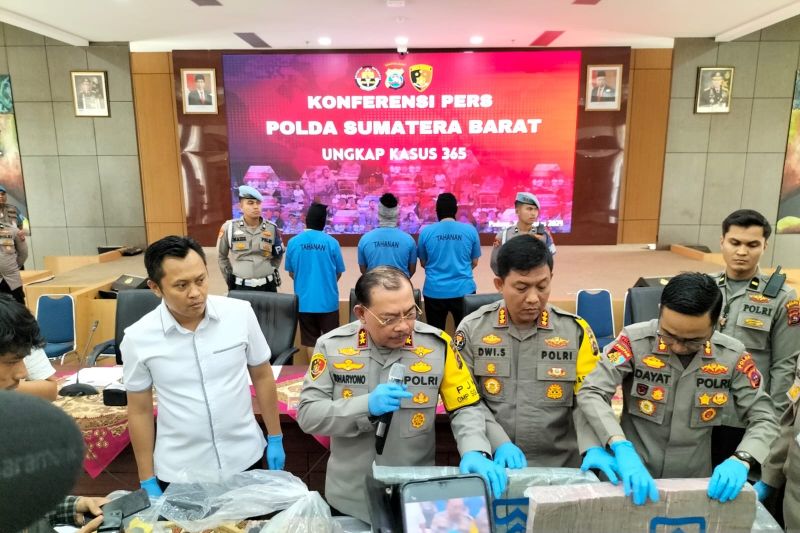 Polda Sumbar Ungkap Kasus Pencurian Uang Bank Rp2,6 Miliar
