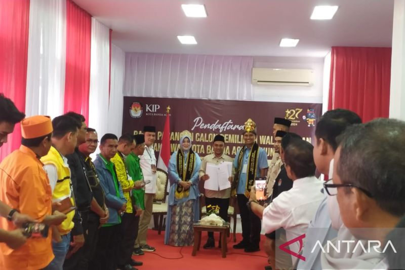 Illiza Sa'aduddin Djamal Daftar sebagai Calon Wali Kota Banda Aceh