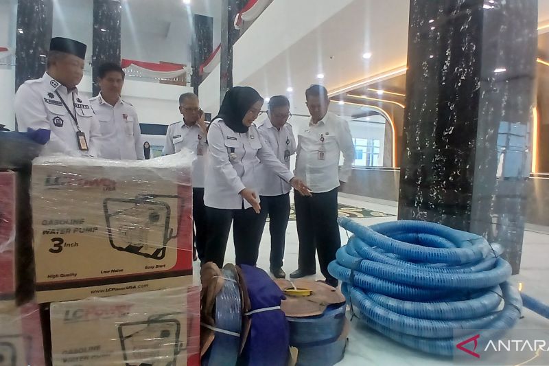 Kementan Salurkan Pompa Air untuk 17 Kelompok Tani di Jambi
