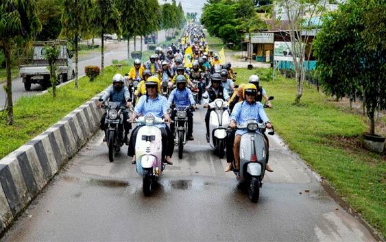 Berangkat Motoran, Hendra-Budiman Bacalon Pertama Daftar ke KPU Lamandau