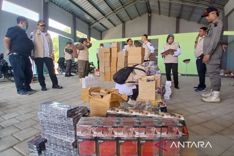 Satpol PP Cirebon Sita 209.380 Batang Rokok Ilegal Dari Toko