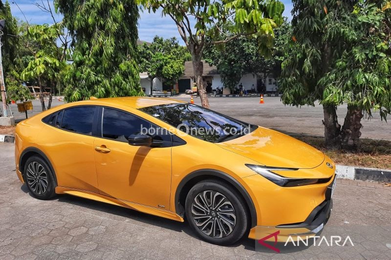 Toyota Prius Hybrid. (ANTARA/Chairul Rohman)