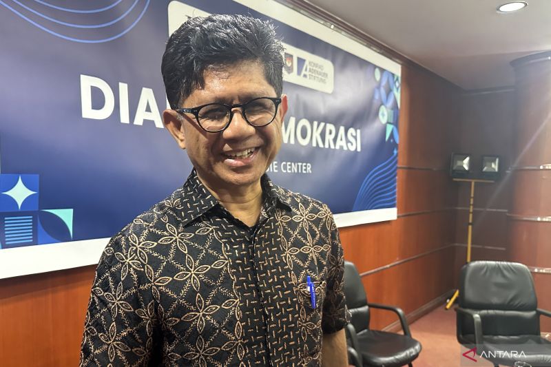 Mantan Wakil Ketua KPK Laode Muhammad Syarif saat ditemui di kawasan Pasar Minggu, Jakarta, Rabu (28/8/2024). (ANTARA/Rio Feisal)