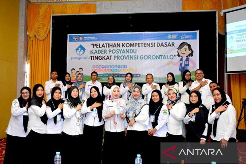 Sejumlah peserta pelatihan kompetensi dasar posyandu berfoto bersama di Kota Gorontalo, Gorontalo, Rabu (28/8/2024). ANTARA/HO-Dinkes Provinsi Gorontalo