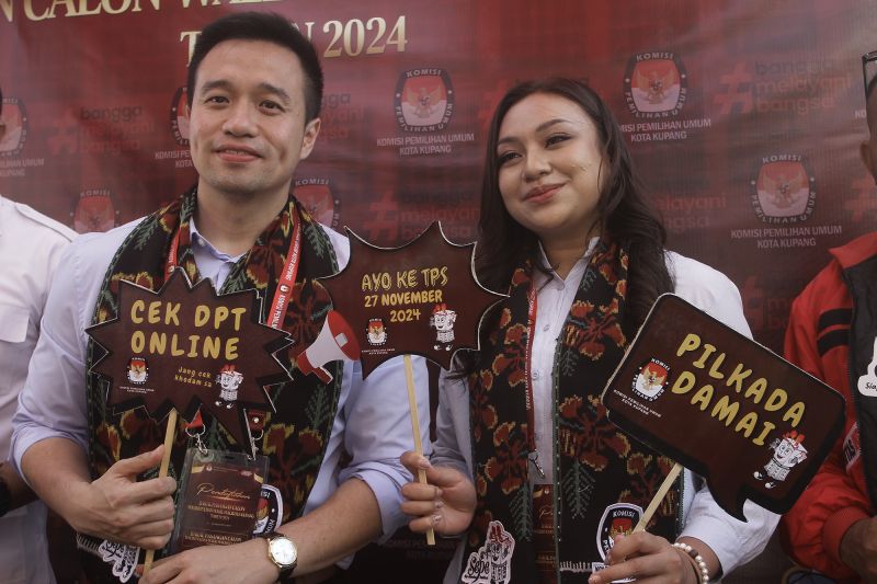 Pasangan Christian-Serena Lengkapi Pendaftaran di KPU Kupang