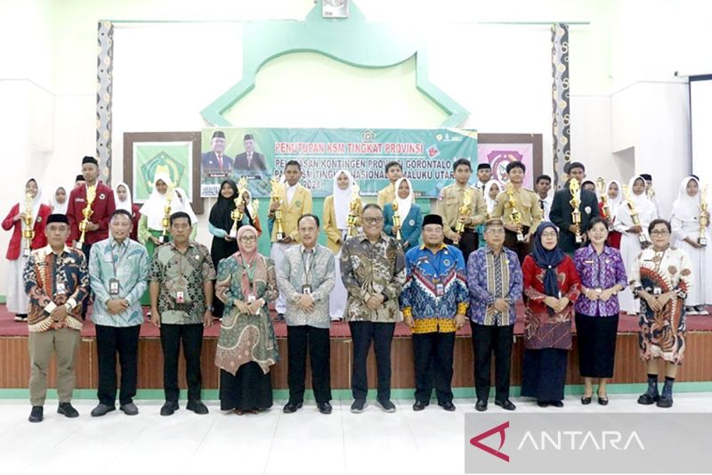 Sejumlah peserta KSM berfoto bersama jajaran Kementerian Agama Provinsi Gorontalo di Kota Gorontalo, Gorontalo. ANTARA/HO-Kemenag Provinsi Gorontalo