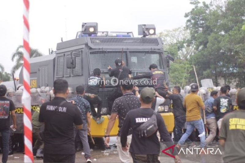 Polres Balangan saat melaksanakan kegiatan simulasi Sispamkota di Kabupaten Balangan, Kalimantan Selatan, Selasa (27/8/2024). ANTARA/HO-Humas Polres Balangan