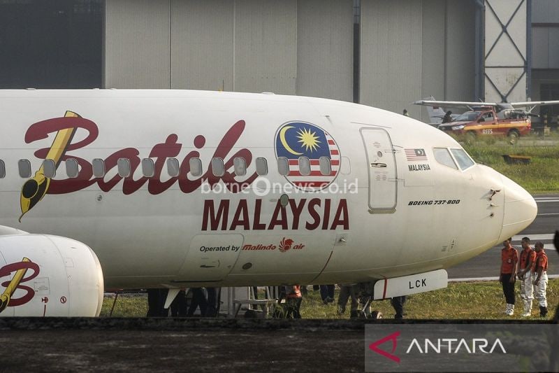 Ilustrasi - Pesawat Maskapai Malindo Air (Batik Malaysia) di Bandar Udara Internasional Husein Sastranegara, Bandung, Jawa Barat, Kamis (20/6/2019). ANTARA FOTO/Novrian Arbi/pd/aa.