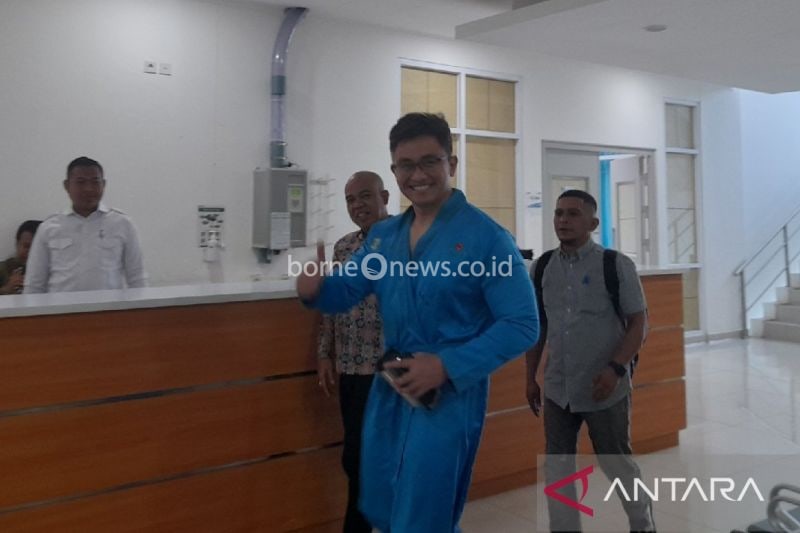 Bakal calon bupati serang Andika Hazrumy saat lakukan tes kesehatan di RSUD Banten, Kamis (29/8/2024). (ANTARA/Desi Purnama Sari)