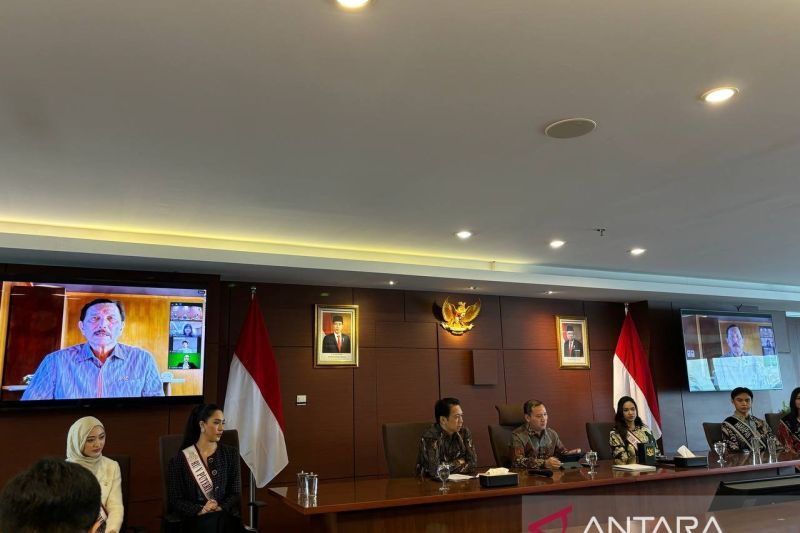 Suasana konferensi pers saat Menko Marves Luhut Binsar Pandjaitan menyampaikan sambutan secara daring yang dipantau dari Jakarta, Kamis (29/8/2024). ANTARA/Sinta Ambar