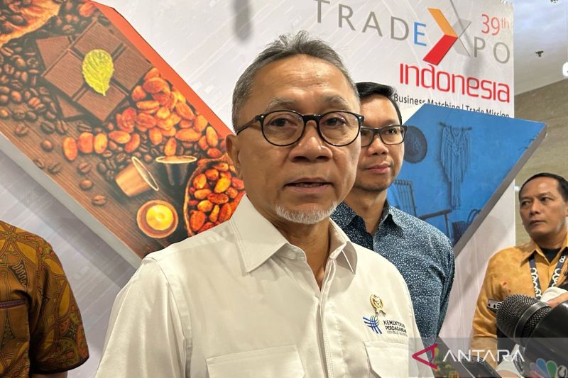 Menteri Perdagangan (Mendag) Zulkifli Hasan usai menghadiri acara Trade Corner Special Dialogue di Kantor Kementerian Perdagangan, Jakarta, Kamis (29/8/2024). (ANTARA/Maria Cicilia Galuh)