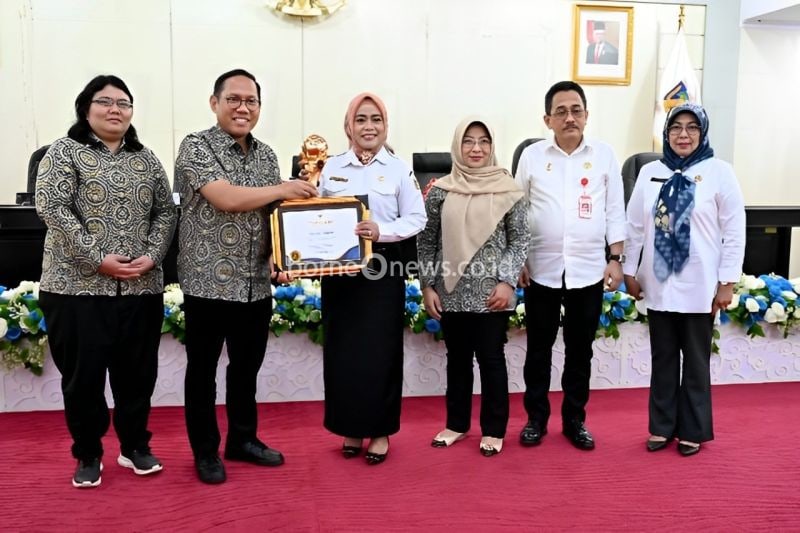 Pemerintah Provinsi Sulteng Raih Penghargaan UHC dari BPJS Kesehatan