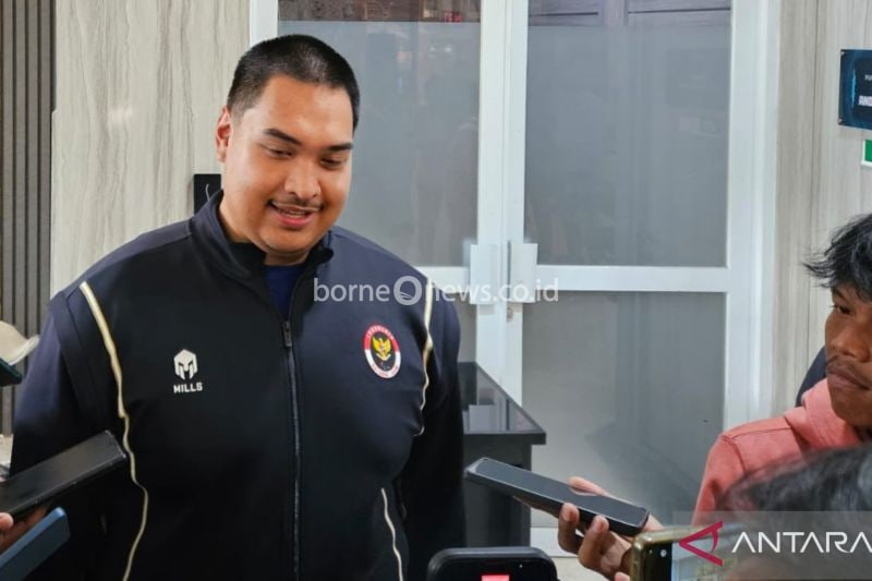 Menteri Pemuda dan Olahraga Dito Ariotedjo memberikan keteragan kepada awak media di Kantor Kemenpora, Jakarta, Rabu (28/8/2024). (ANTARA/Aloysius Lewokeda)