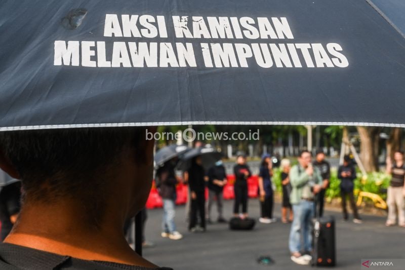 Ilustrasi: Sejumlah aktivis Jaringan Solidaritas Korban untuk Keadilan mengikuti Aksi Kamisan ke-823 di seberang Istana Merdeka, Jakarta, Kamis (18/7/2024). . ANTARA FOTO/Rivan Awal Lingga/nym.