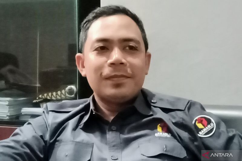 Komisioner Divisi Hukum, Pencegahan, Partisipasi dan Hubungan Masyarakat Bawaslu Kabupaten Penajam Paser Utara Edwin Irawan. ANTARA/Nyaman Bagus Purwaniawan